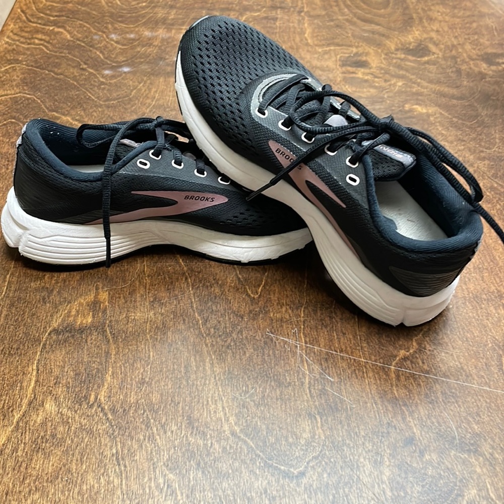 Black Brooks Ghost size 6.5